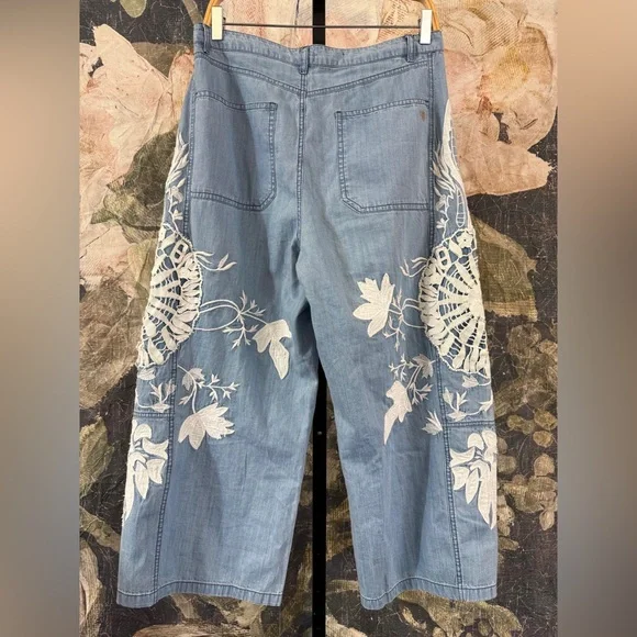 Kenna Heritage Barrel Jeans by Pilcro: Embroidered Edition Size 28 - Picture 11 of 12